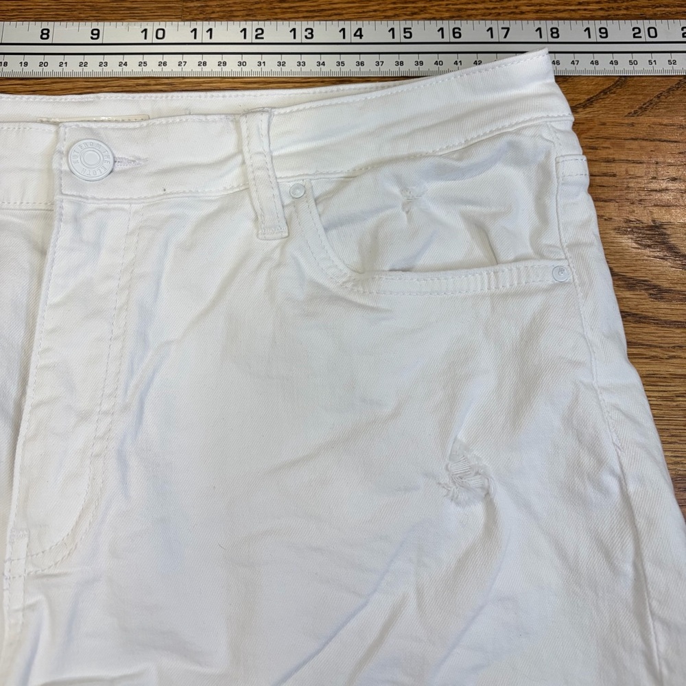 KUT from the Kloth Jane High Rise Short with Fray (Optic White) (12) - Picture 8 of 11